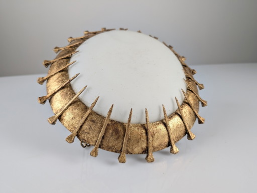 Sunburst-Lampe mit geschmiedeten Nägeln und Blattgold und Opalin, 1940er Jahre
