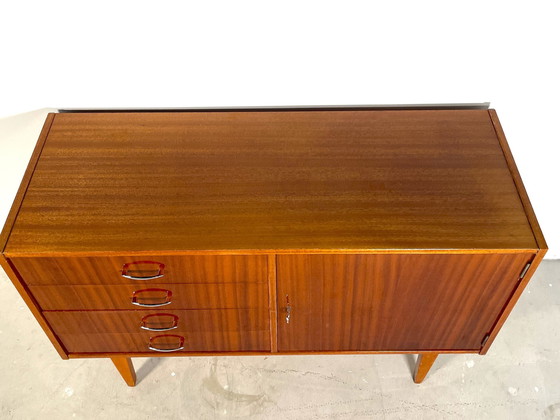 Image 1 of Kleines Sideboard im skandinavischen Stil - schlichter und moderner Aufbewahrungsschrank