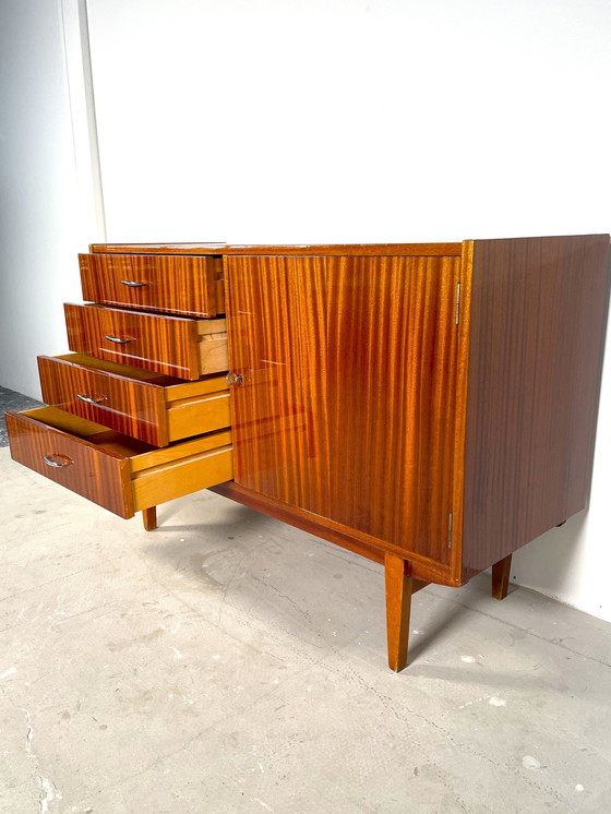 Image 1 of Kleines Sideboard im skandinavischen Stil - schlichter und moderner Aufbewahrungsschrank