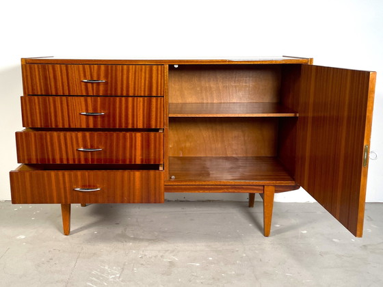 Image 1 of Kleines Sideboard im skandinavischen Stil - schlichter und moderner Aufbewahrungsschrank