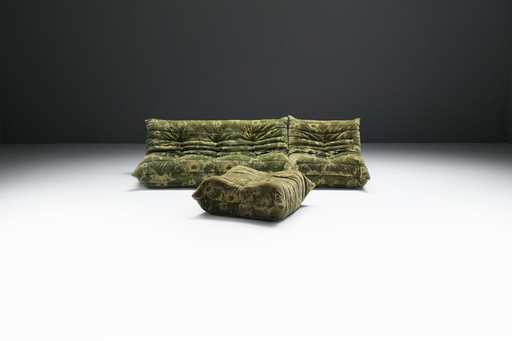 Seltenes Togo-Set in seinem Originalstoff von Michel Ducaroy für Ligne Roset Frankreich.