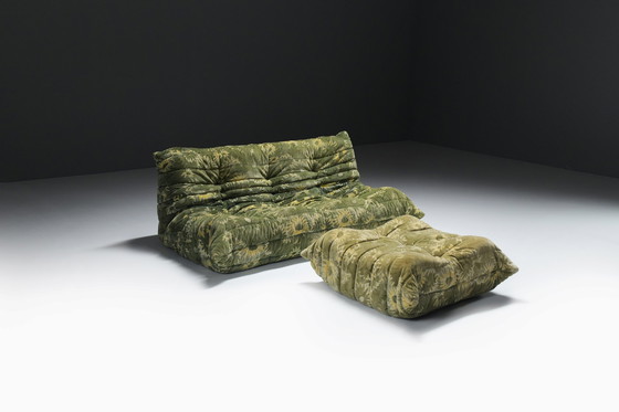 Image 1 of Seltenes Togo-Set in seinem Originalstoff von Michel Ducaroy für Ligne Roset Frankreich.