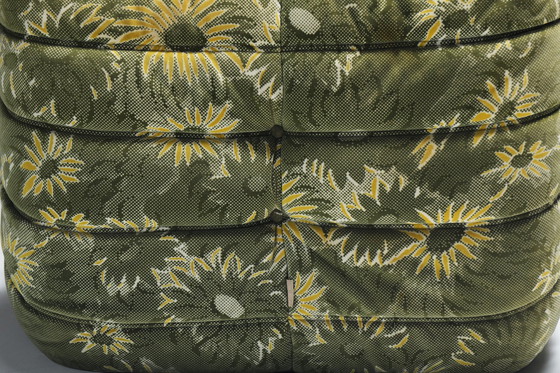 Image 1 of Seltenes Togo-Set in seinem Originalstoff von Michel Ducaroy für Ligne Roset Frankreich.