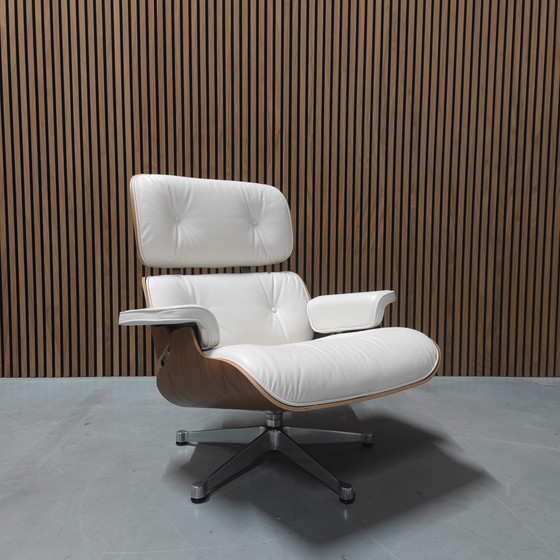 Image 1 of Vitra Eames Lounge Chair Xl + Ottoman - Leder Premium F - snow