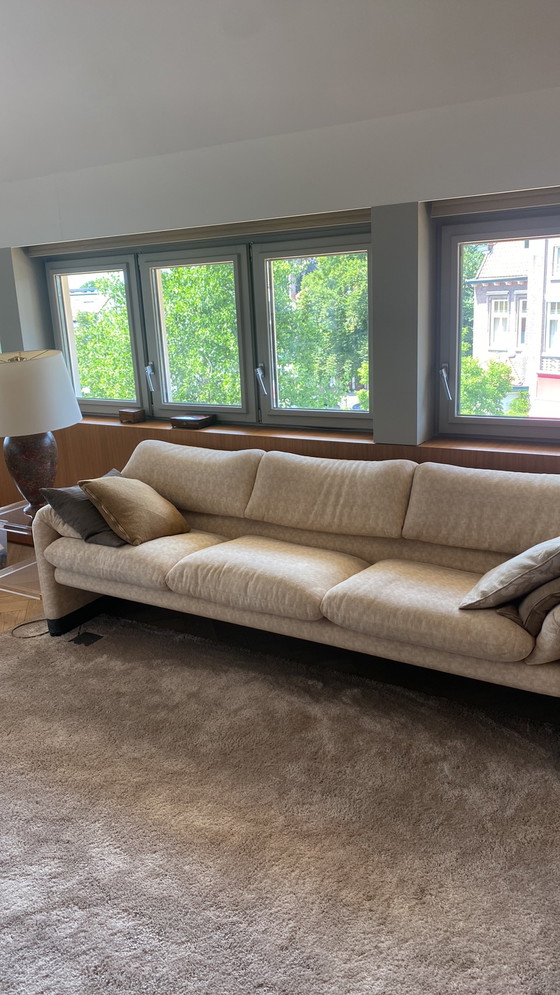 Image 1 of 2x Cassina-Maralunga-Bank