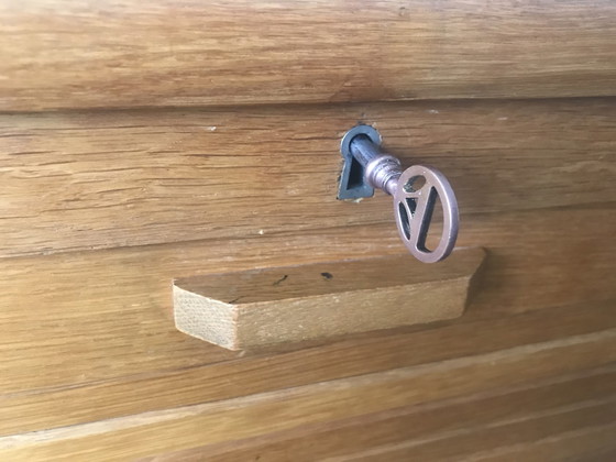 Image 1 of Vintage Schrank Aktenschrank Rolltür Eeka Eiche Design 1950