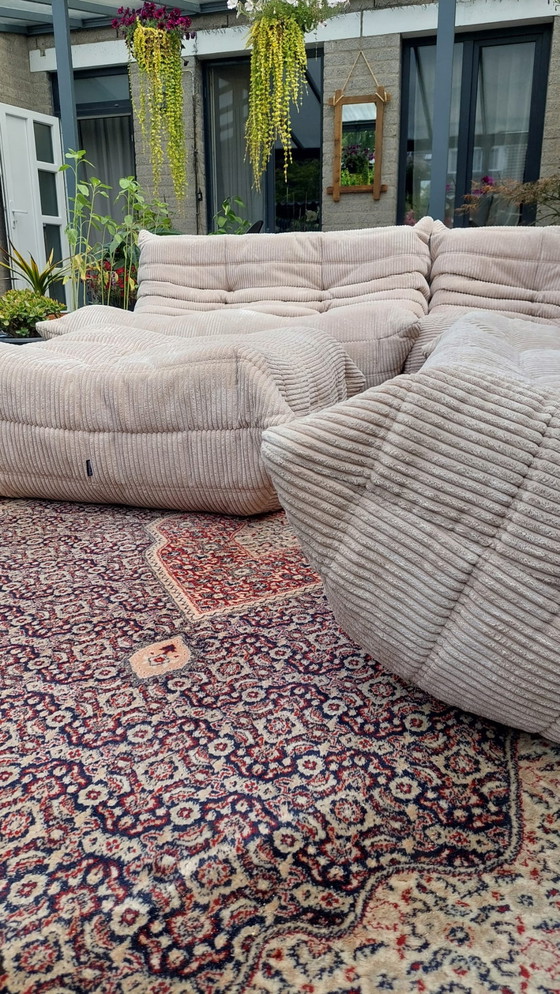 Image 1 of Ligne Roset Togo 2-Sitzer und Hocker