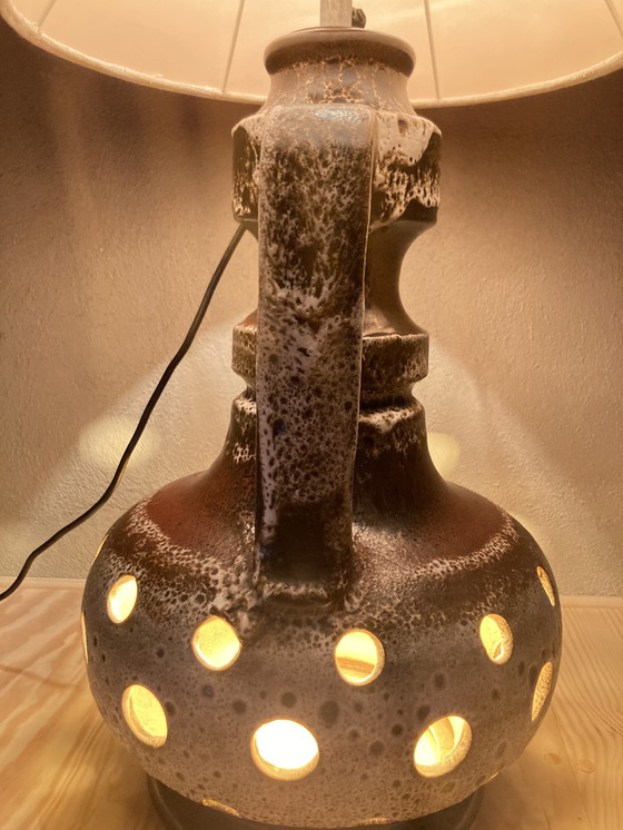 Image 1 of Brutalistische Stehlampe aus fetter Lava