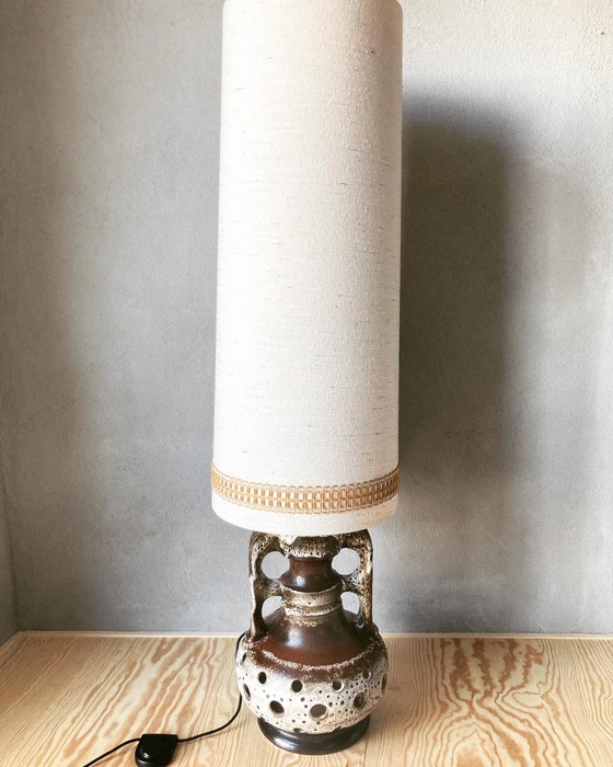 Image 1 of Brutalistische Stehlampe aus fetter Lava