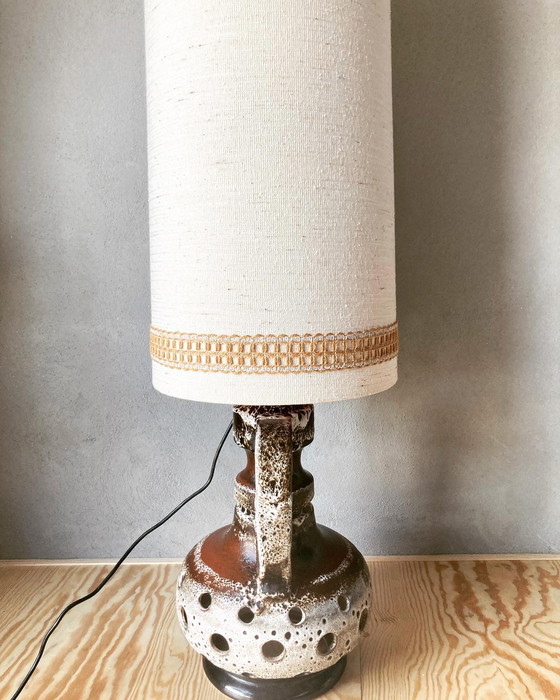 Image 1 of Brutalistische Stehlampe aus fetter Lava