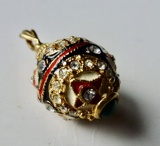 Image 1 of Fabergé-Ei-Anhänger - Swarovski-Kristalle - vergoldet - Cloisonne-Emaille.