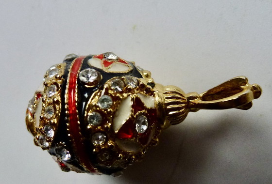Image 1 of Fabergé-Ei-Anhänger - Swarovski-Kristalle - vergoldet - Cloisonne-Emaille.