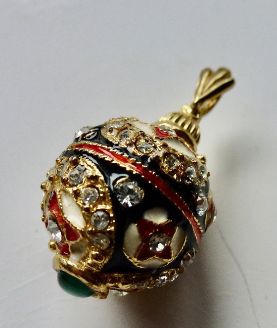 Image 1 of Fabergé-Ei-Anhänger - Swarovski-Kristalle - vergoldet - Cloisonne-Emaille.