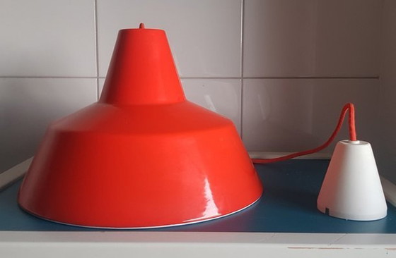 Image 1 of Orange emaillierte Werkstatt-Deckenleuchte von Louis Poulsen