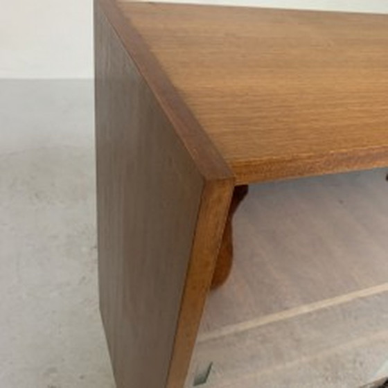 Image 1 of Vintage-Vitrine mit verjüngten Beinen, 1960er Jahre