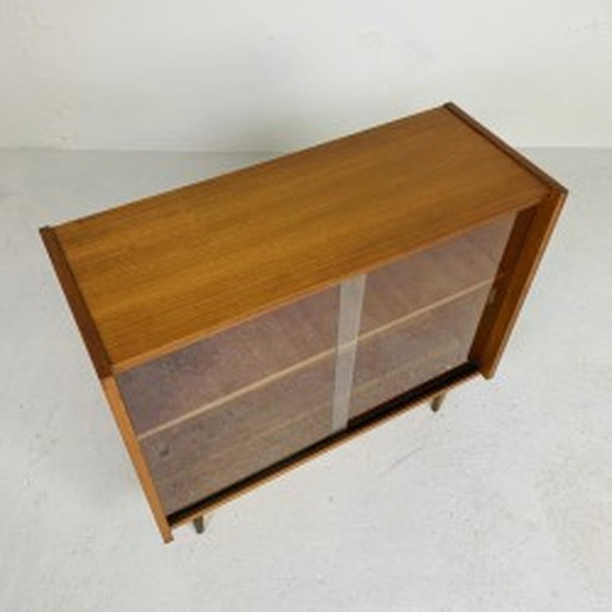Image 1 of Vintage-Vitrine mit verjüngten Beinen, 1960er Jahre