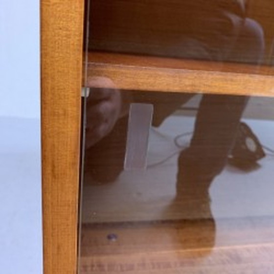 Image 1 of Vintage-Vitrine mit verjüngten Beinen, 1960er Jahre