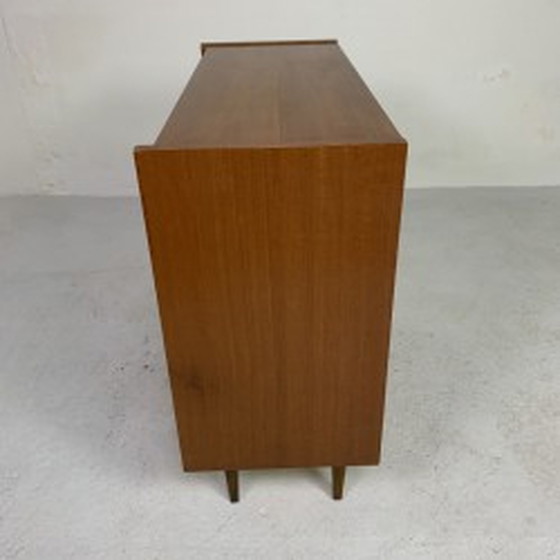 Image 1 of Vintage-Vitrine mit verjüngten Beinen, 1960er Jahre