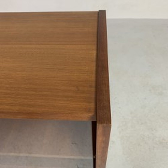 Image 1 of Vintage-Vitrine mit verjüngten Beinen, 1960er Jahre