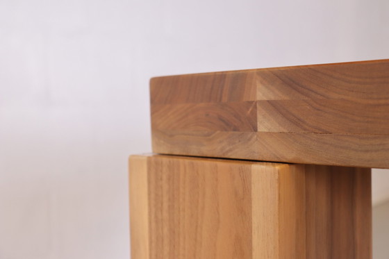 Image 1 of Esstisch aus massivem Walnussholz