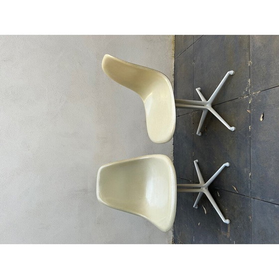 Image 1 of Zwei alte La Fonda-Stühle aus Fiberglas von Charles und Ray Eames für Herman Milleer, 1960