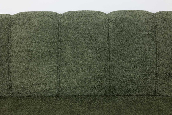 Image 1 of Stoffsofa mit Schnallen. Zeitgenössische Arbeit.