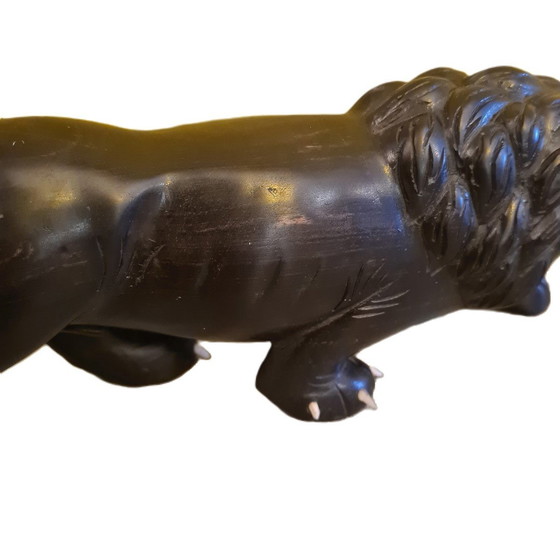 Image 1 of Schwarzer ebonisierter Holzlöwe, Mitte des 20.