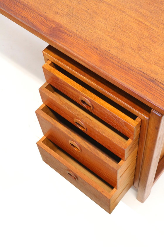 Image 1 of Großer Vintage Chefschreibtisch im dänischen Design aus den 60er Jahren