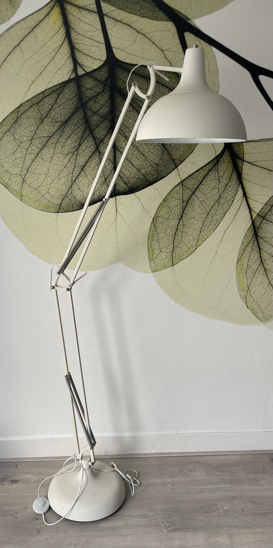 Image 1 of Große industrielle Retro-Stehlampe