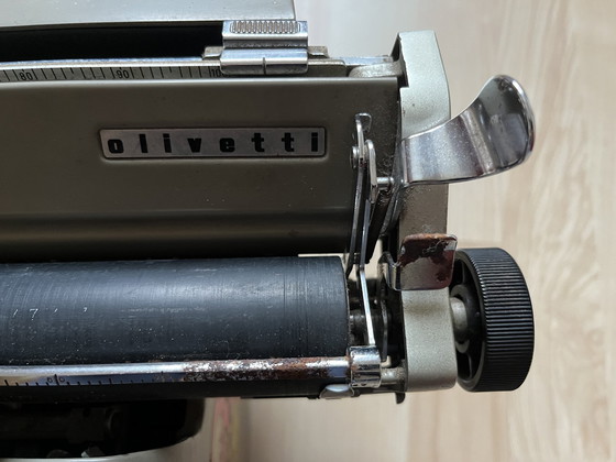 Image 1 of Alte Schreibmaschine Lexikon 80 Olivetti Design