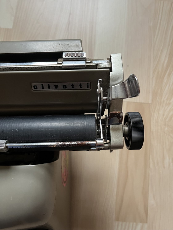 Image 1 of Alte Schreibmaschine Lexikon 80 Olivetti Design