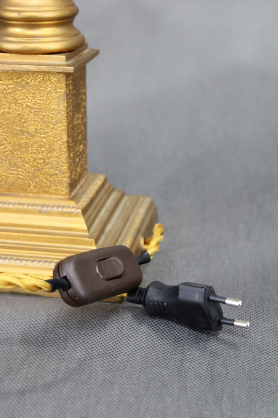 Image 1 of 1940S restauriert Messing Tischlampe mit Holzsockel und Glasschirm