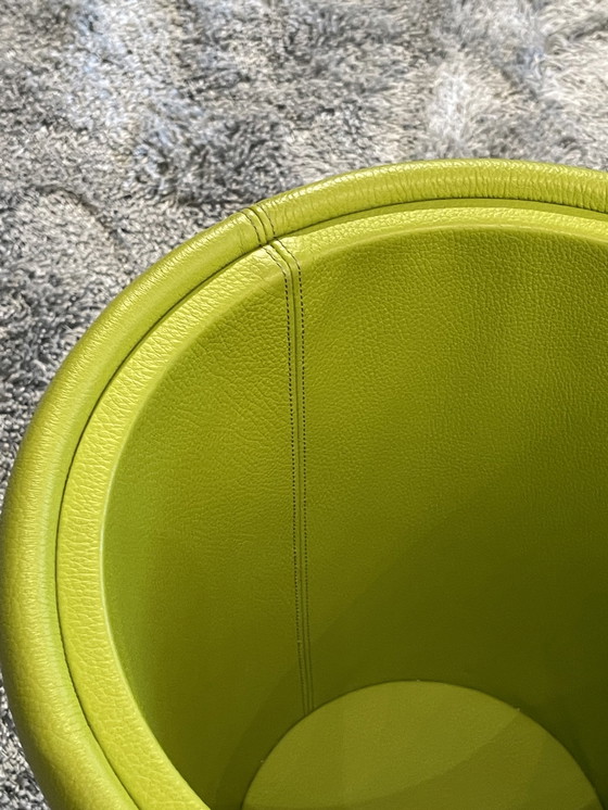 Image 1 of Leolux Barillo Fußhocker/ Beistelltisch Limette Leder/ Stoff