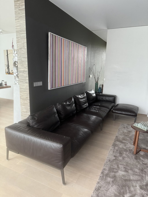 Sofa und Fußhocker Flexform Steellife aus braunem Leder.