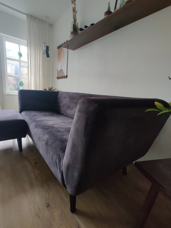 Image 1 of Samtsofa mit Fußhocker