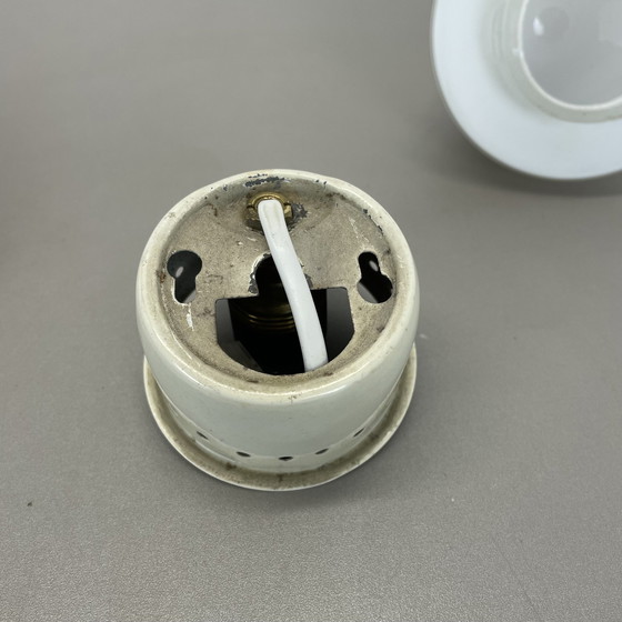 Image 1 of Rote runde 20 cm Stilnovo Metall Opalglas Wandleuchte, Italien, 1960er Jahre