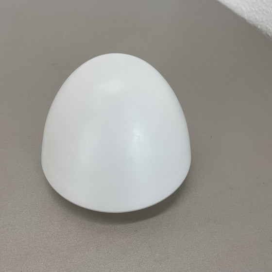 Image 1 of Rote runde 20 cm Stilnovo Metall Opalglas Wandleuchte, Italien, 1960er Jahre