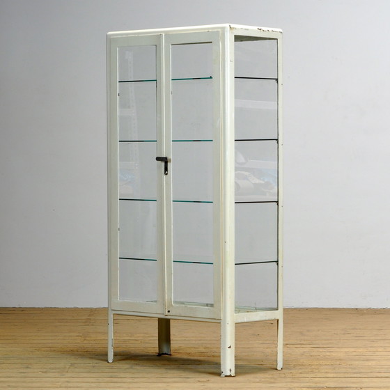 Image 1 of Eisen Medizinschrank aus der Ukraine