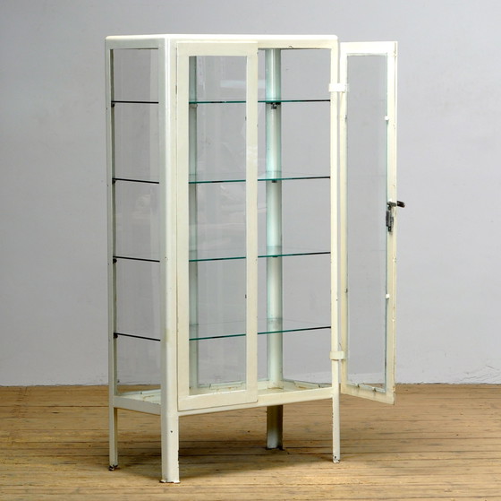 Image 1 of Eisen Medizinschrank aus der Ukraine