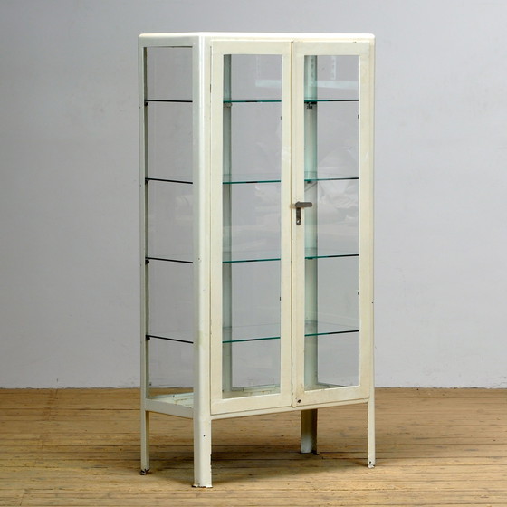 Image 1 of Eisen Medizinschrank aus der Ukraine