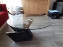 Couchtisch mit Glasplatte und Marmorsockel