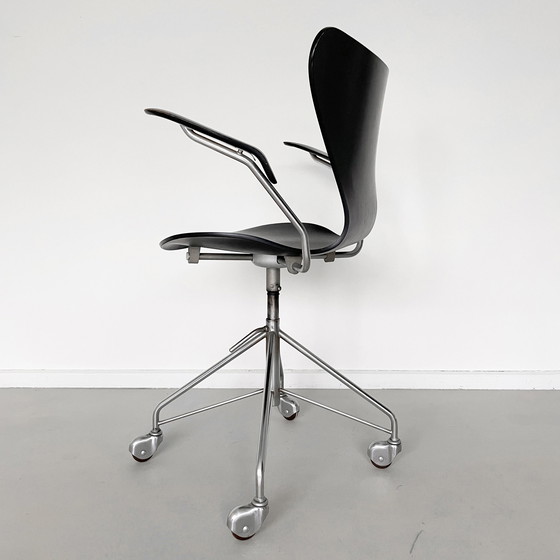 Image 1 of Fritz Hansen, Arne Jacobsen – Drehbarer Schreibtischstuhl