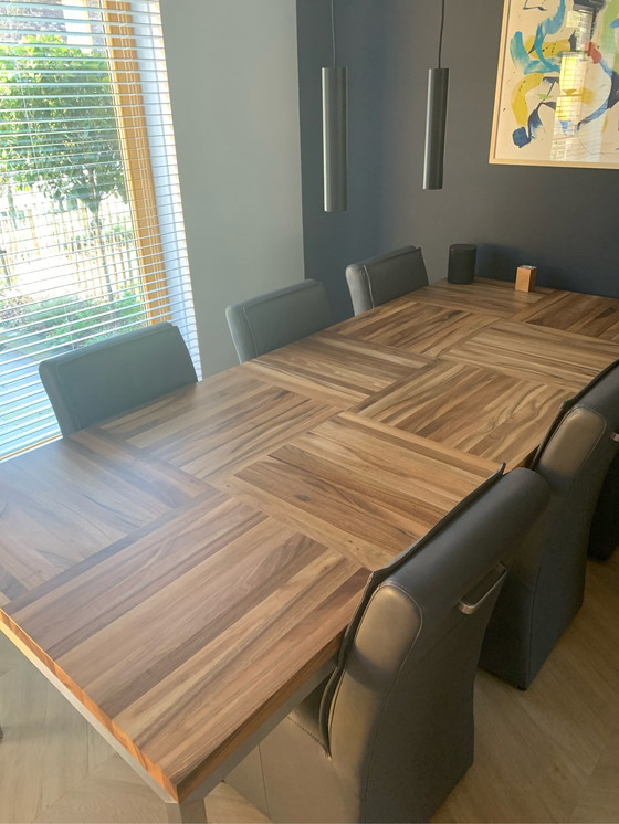 Image 1 of Esstisch aus Nussbaum