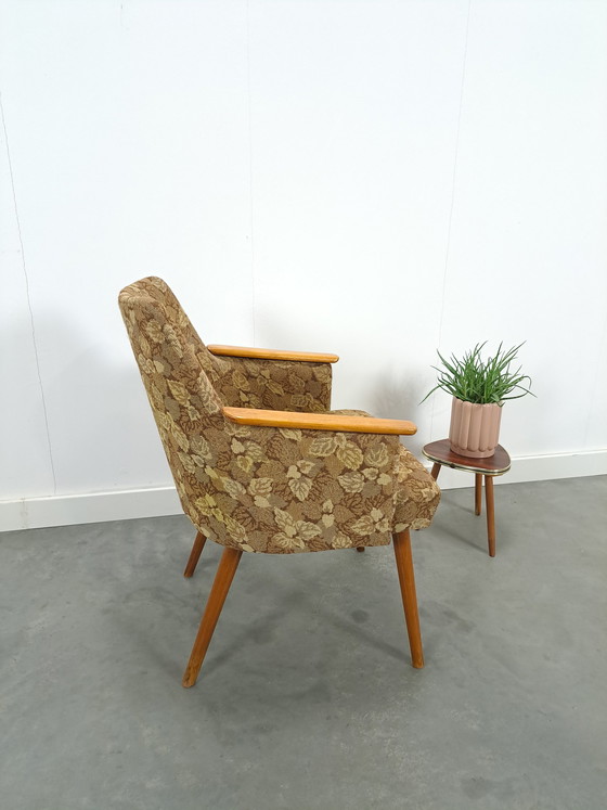 Image 1 of Stoffsessel mit Holzrückenlehne und Vintage-Blättern