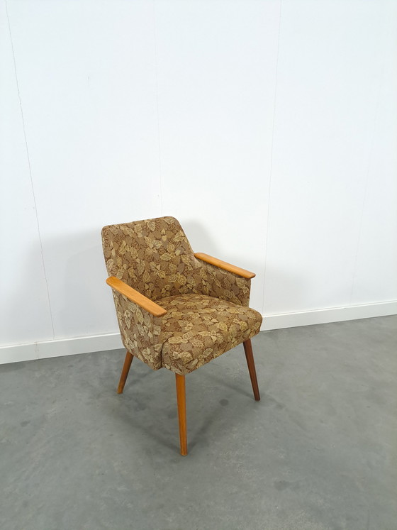 Image 1 of Stoffsessel mit Holzrückenlehne und Vintage-Blättern