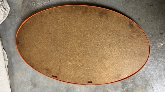 Image 1 of Grafischer orangefarbener ovaler Spiegel aus dem Weltraumzeitalter