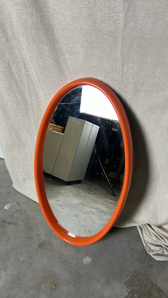Image 1 of Grafischer orangefarbener ovaler Spiegel aus dem Weltraumzeitalter