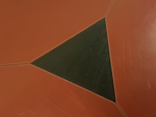 Tisch Ø 140 cm mit Sattellederplatte