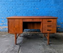 Dänischer Schreibtisch aus Teakholz aus den 1960er Jahren
