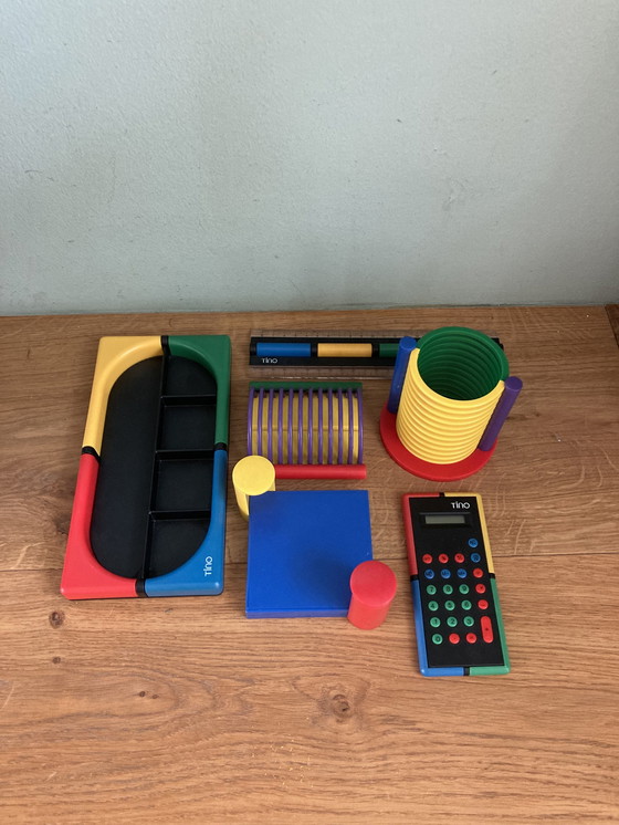 Image 1 of Set mit Schreibtischzubehör im Memphis -Stil von Tino